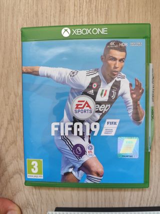 Xbox One S 1 TB + 2 controller + FIFA 19 e GTA V