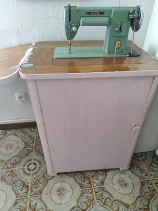 Mueble Costura Alfa con Máquina Antigua