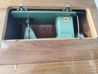 Mueble Costura Alfa con Máquina Antigua