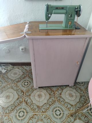 Mueble Costura Alfa con Máquina Antigua