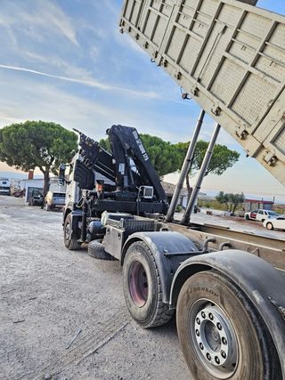 Volvo Fm con grua hiab 175 xs y volquete