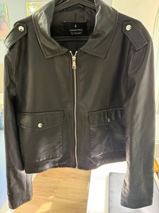 Cazadora efecto piel Stradivarius Negra Talla L