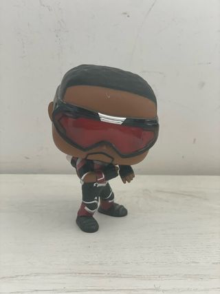 Funko Pop Marvel Falcon 700