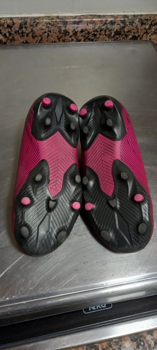 Botas de fútbol Adidas Nemesis rosas