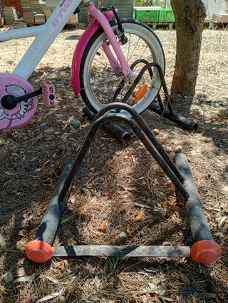 Aparca bicicletas metálico