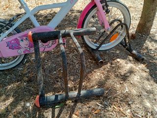 Aparca bicicletas metálico