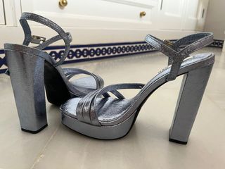Sandalias de tacón Zara plateadas talla 35