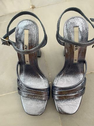 Sandalias de tacón Zara plateadas talla 35