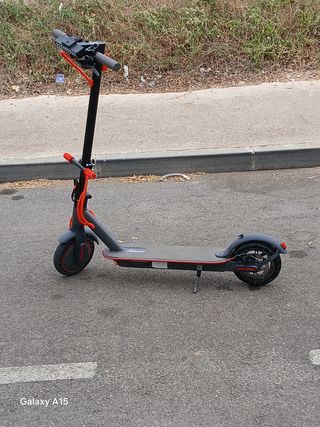 Patinete Eléctrico Gris y Rojo