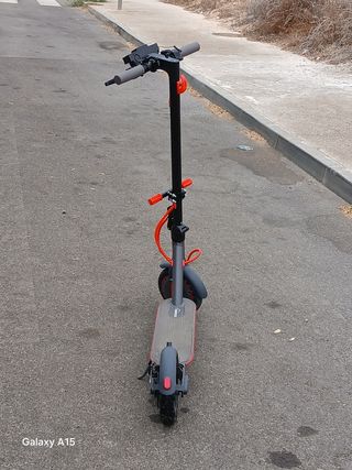 Patinete Eléctrico Gris y Rojo