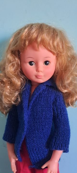 Muñeca italiana rubia con ropa