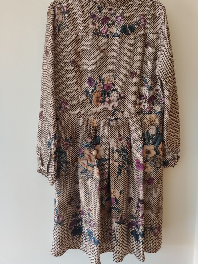 Vestido Cortefiel floral beige