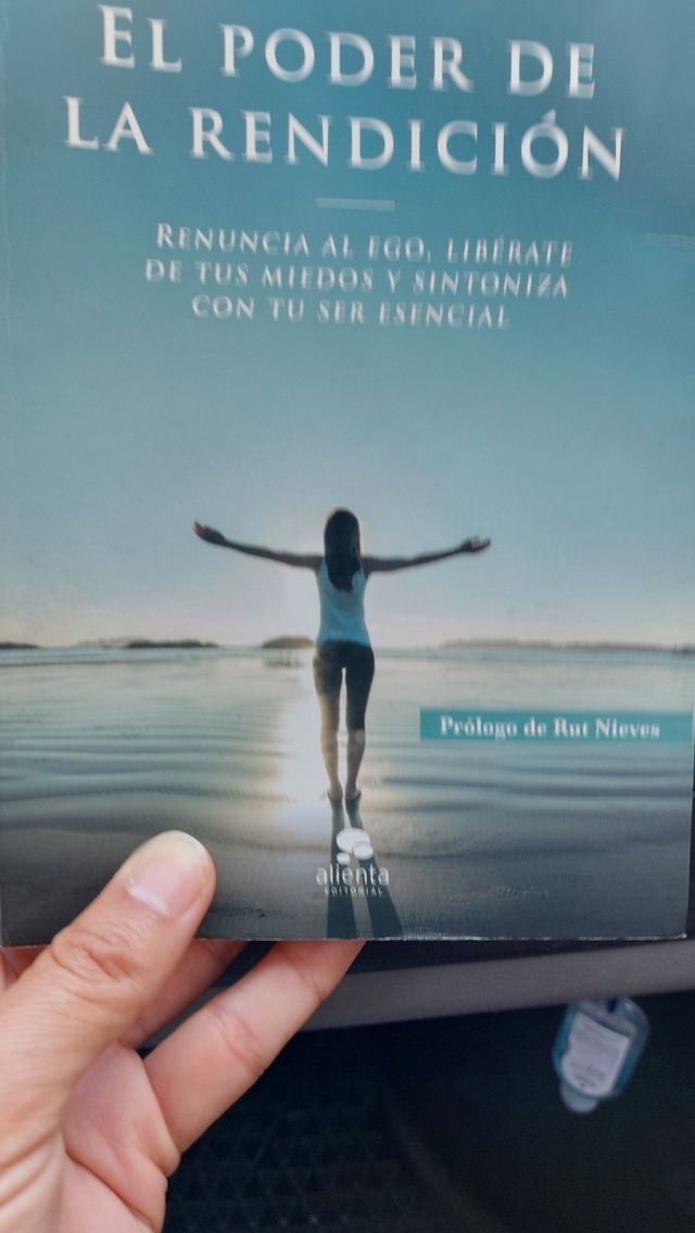 El poder de la rendición: Renuncia al ego, libé...