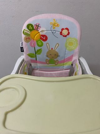Trona de bebé con diseño infantil