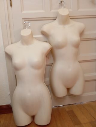 2 Perchas Maniquíes Beige