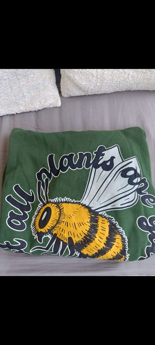 Sudadera verde con estampado de abeja