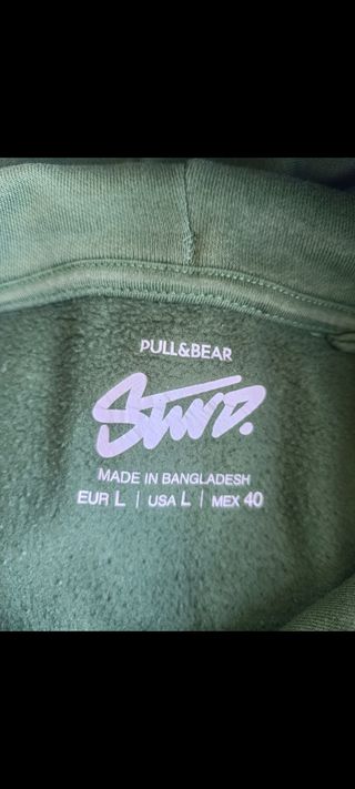 Sudadera verde con estampado de abeja