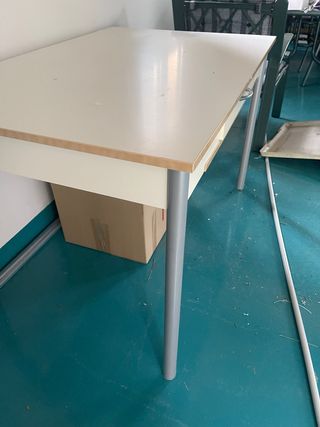 Mesa de escritorio madera y metal