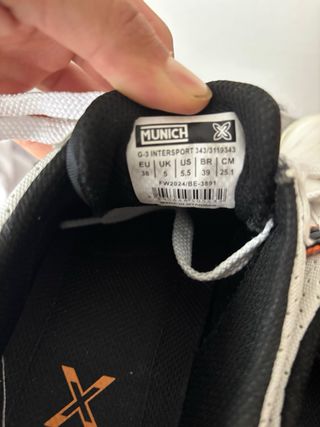 Zapatillas Fútbol Sala Munich Blancas Naranja
