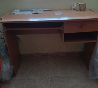 Mesa de escritorio de madera
