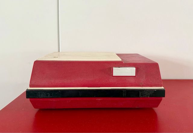 Custodia per giradischi vintage con altoparlante. Anni '70