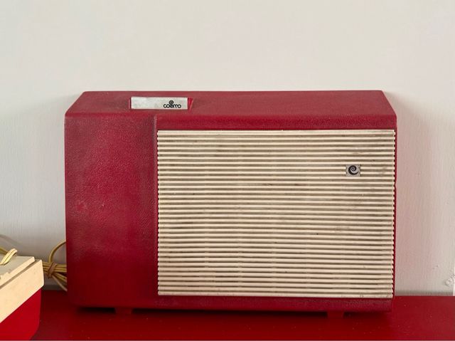 Custodia per giradischi vintage con altoparlante. Anni '70