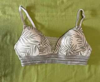Sujetador con estampado floral. Talla 85B