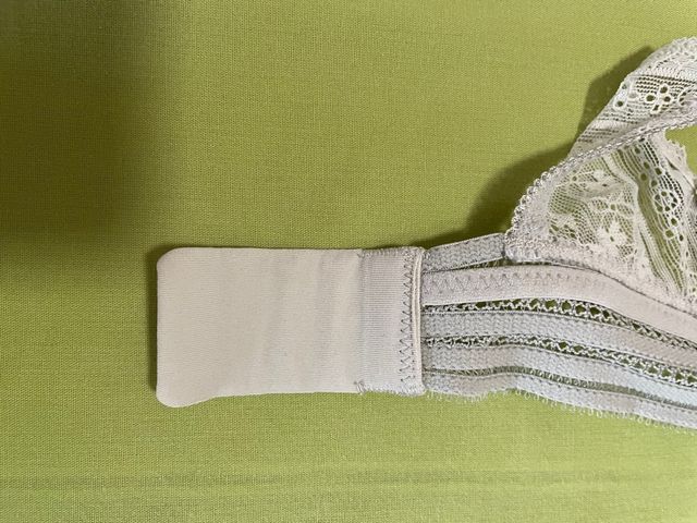 Sujetador con estampado floral. Talla 85B