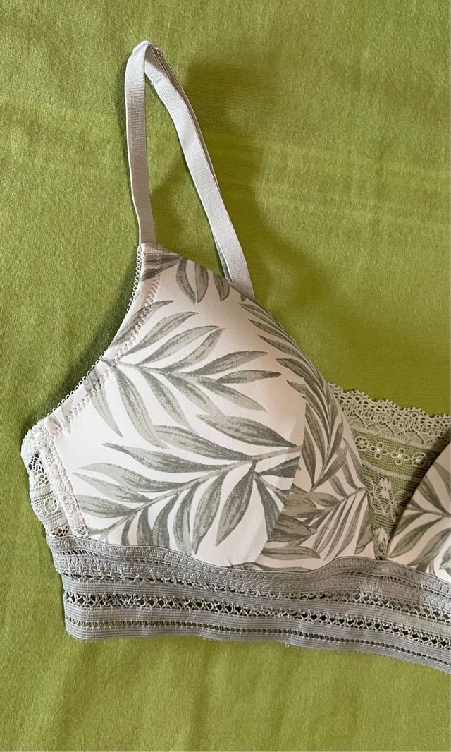 Sujetador con estampado floral. Talla 85B
