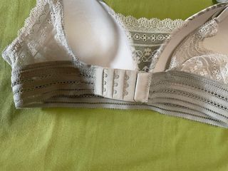 Sujetador con estampado floral. Talla 85B