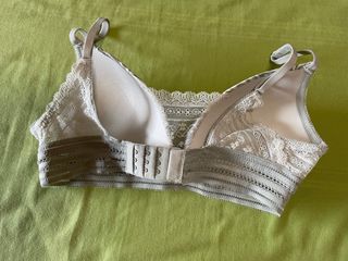 Sujetador con estampado floral. Talla 85B