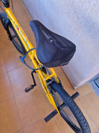 Bicicleta BMX Amarilla
