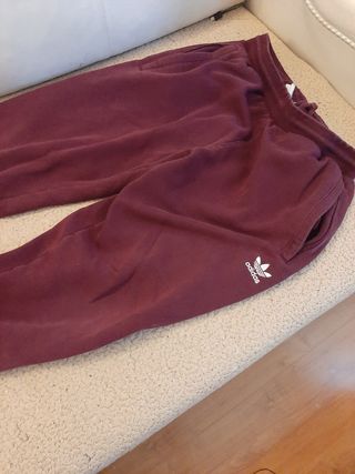 Pantalón Adidas Originals.