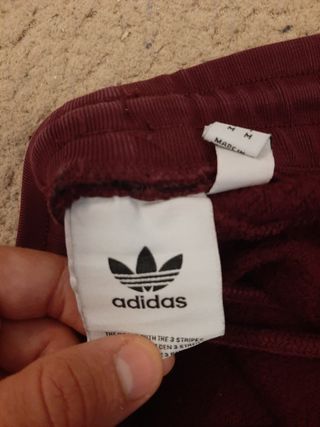 Pantalón Adidas Originals.