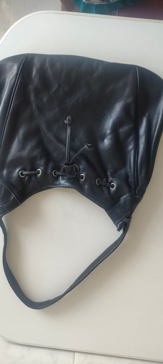 Bolso de piel negro