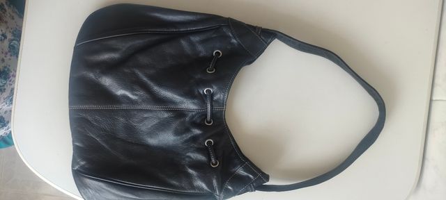 Bolso de piel negro