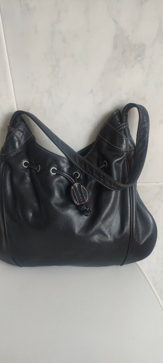 Bolso de piel negro