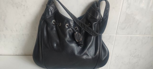 Bolso de piel negro