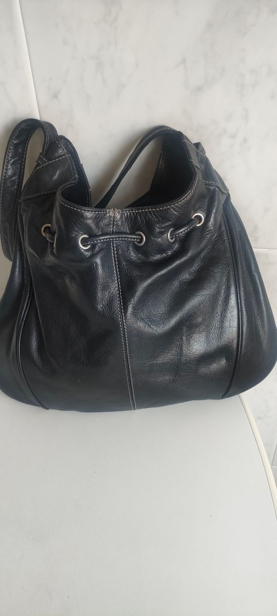 Bolso de piel negro