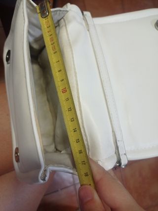 Bolso blanco pequeño acolchado