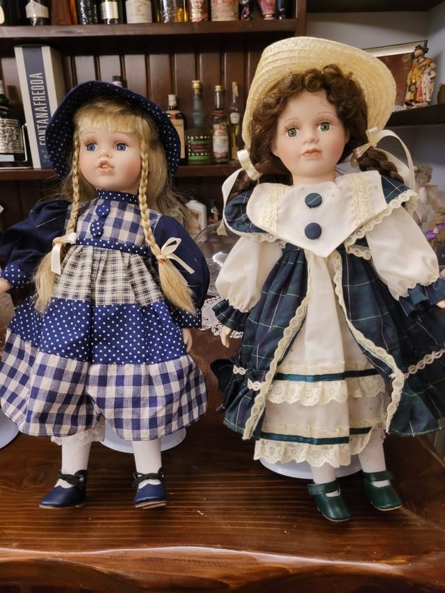 Coppia bambole in porcellana anni '90