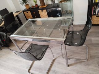 Mesa y 4 Sillas Cristal y Metal. Negociable