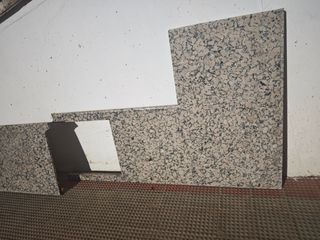 Encimera de granito con grifo y fregadero