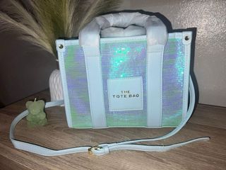 Bolso de mano con lentejuelas y reflejos