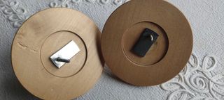 Perchas de madera y metal