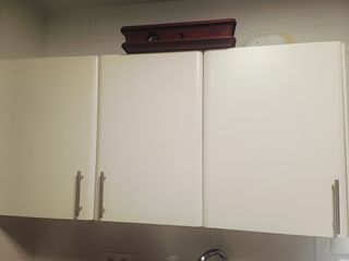 Cocina con lavadora y microondas