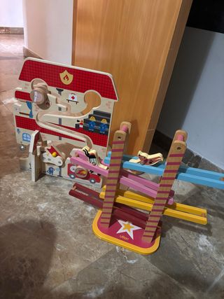 Juguetes de madera con rampa
