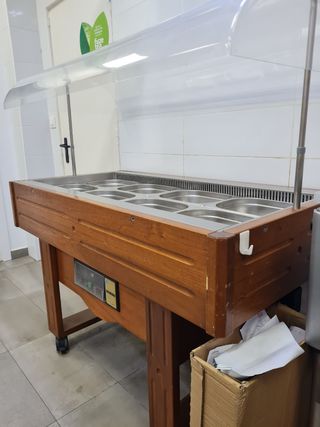 Mostrador Buffet Refrigerado con Cubetas Inox.