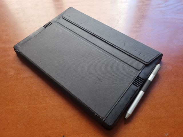 Microsoft Surface Pro 4 i5 4GB RAM 256GB SSD
