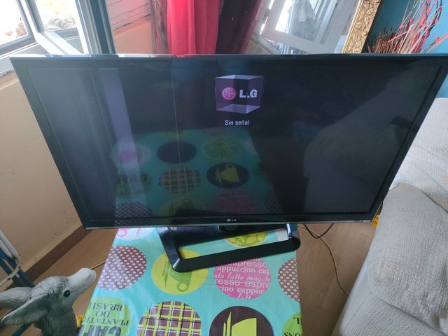 Televisión LG Smart TV Negra pantalla con rayas